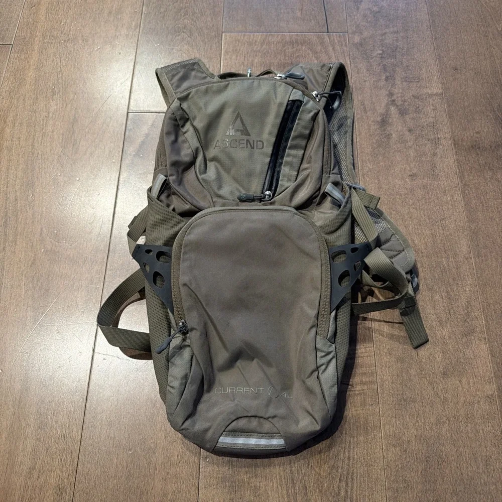Ascend Current 4L Hydration Hiking Backpack Daypack Brown Trail Outdoor Clean